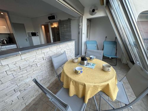 Appartement 2 pièces cabine, piscine, parking, 5 couchages - Port Camargue - FR-1-250-234