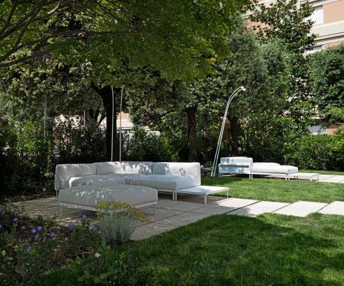 Un jardín fuera de Hotel Raffaello