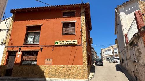 un edificio arancione con un cartello sul lato di Casa Rural Hoces del Cabriel a Villargordo del Cabriel