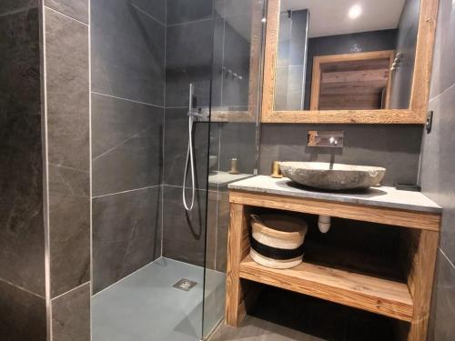 Chalet 5* aux Gets: Luxe, jacuzzi, sauna, chiens admis