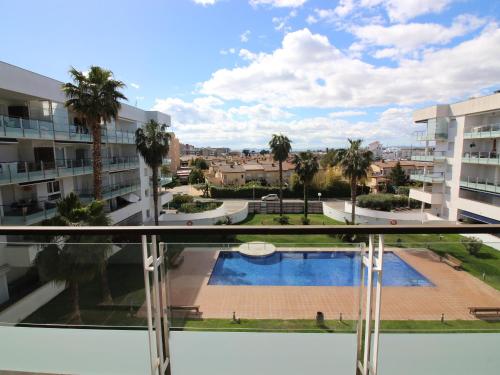 Bel Appartement avec Terrasse, Piscine et Parking à 1,2 km de la Plage de Roses