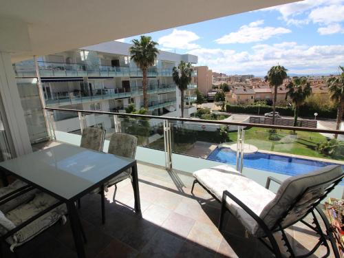 Bel Appartement avec Terrasse, Piscine et Parking à 1,2 km de la Plage de Roses