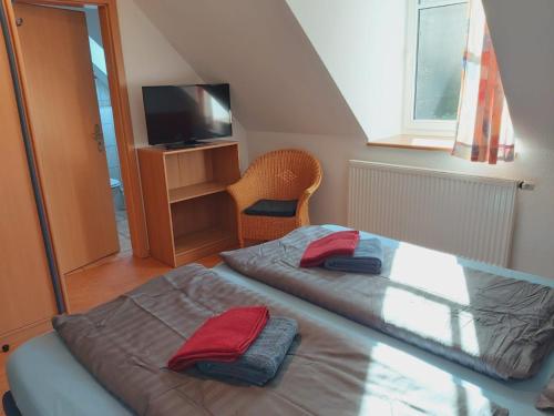 Ένα ή περισσότερα κρεβάτια σε δωμάτιο στο Katrins am Kölpinsee Doppelzimmer