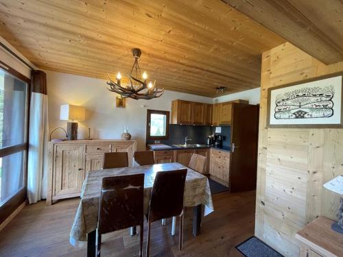 Appartement cosy 6 pers, 50m², proche pistes, 2 SDB, cuisine équipée, calme, non-fumeurs - FR-1-733-120
