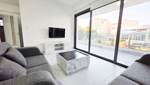 Poolside Lux Apartment