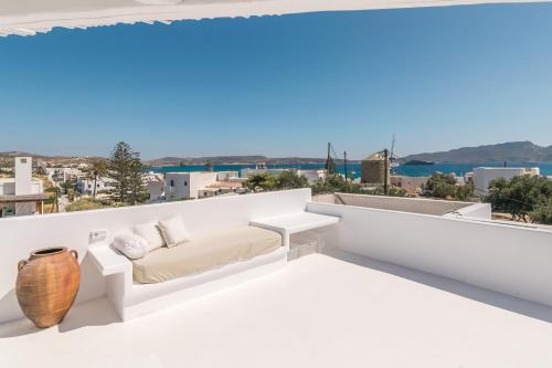 Sunset View Rooftop Apartment, Walk to Adamas Center