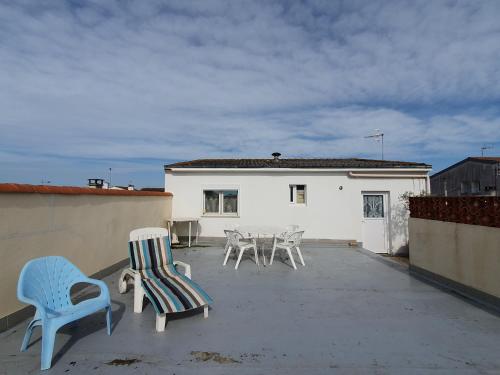 Appartement avec Terrasse, 2 Chambres, Centre, Plage à Proximité, Animaux sur Demande - FR-1-476-207