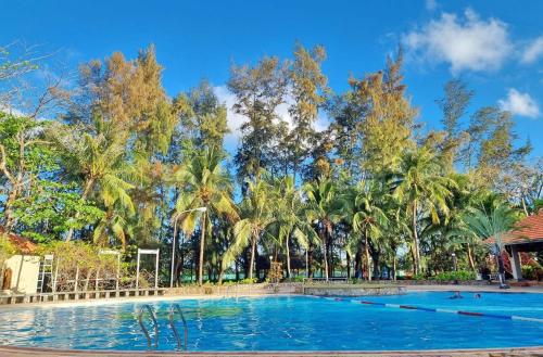 Piscina a Can Gio Resort o a prop