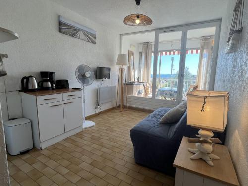 Studio lumineux face mer avec cabine séparée, parking privé, à 30m de la plage - Sète - FR-1-338-527