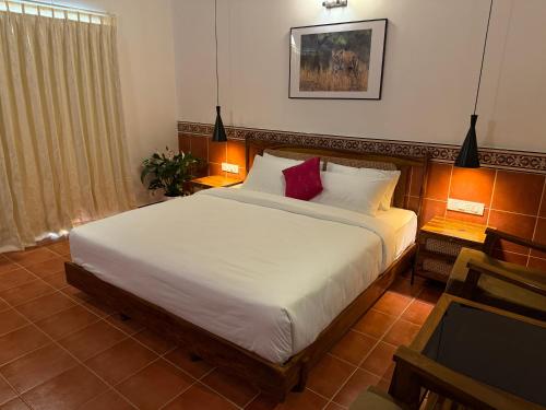 Postel nebo postele na pokoji v ubytování Leopard Hill Resort - Bandipur