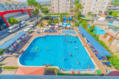 Бассейн в Bahama Beach Konaklı или поблизости