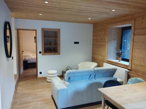 Charmant T3 avec Jardin, Parking, et Cuisine Équipée à Saint-Jean-d'Aulps - FR-1-573-130