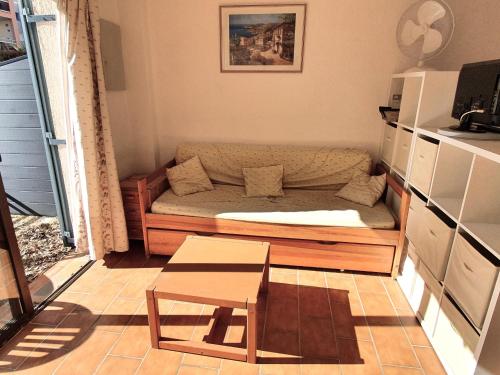 Studio avec coin-nuit, piscine, terrasse et parking à Sainte-Maxime, proche plages et commerces - FR-1-780-74