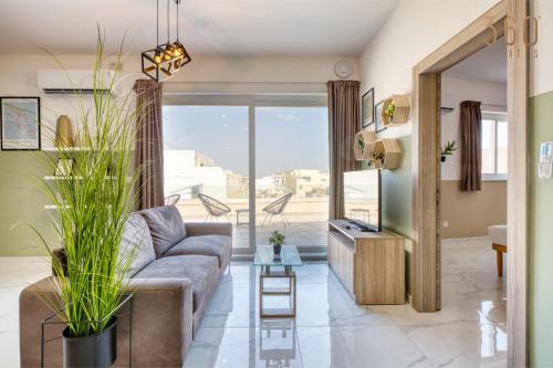 Posezení v ubytování Sunshine penthouse 2BR heaven with AC, terrace & WIFI by 360 Estates
