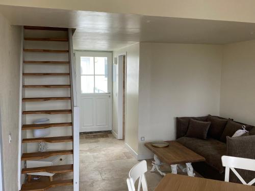 Photo de la galerie de l'établissement Appartement Refait à Neuf, Proche Plage, 4 Pers., Balcon, Parking Privatif, Ménage Inclus - FR-1-778-25, à Saint-Denis-dʼOléron