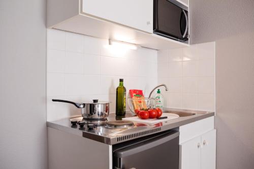 Dapur atau dapur kecil di Aparthotel Adagio Access Paris Maisons-Alfort