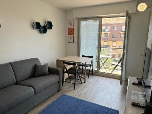 Studio Central à Cabourg avec Balcon, Wifi Gratuit & Parking - FR-1-487-372
