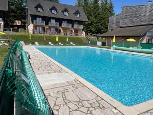 Duplex spacieux avec piscine aux Bois de la Reine - FR-1-814-60