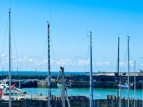 Appartement cosy avec balcon, port de Granville, 2 pers. - FR-1-361-550