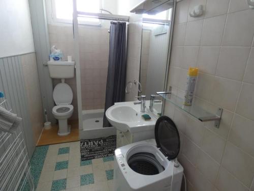 Koupelna v ubytování Appartement RDC à 100m plage, animaux admis, stationnement facile - FR-1-540-304