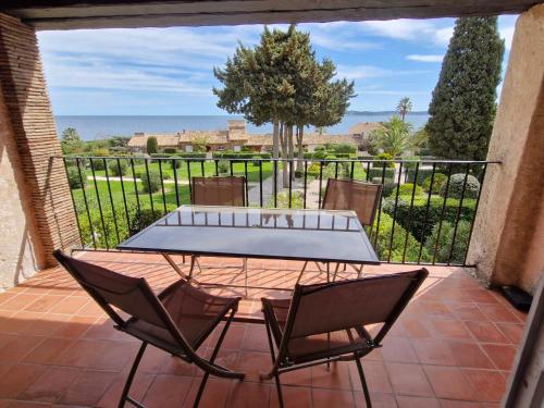 Appartement avec mezzanine, piscine, parking et près de la mer à Sainte-Maxime - FR-1-780-81