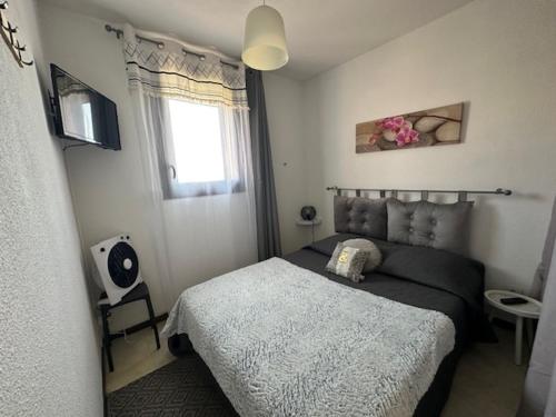 Photo de la galerie de l'établissement Charmant T2 Cabine 4 Pers, Piscine, Parking à Le Barcarès - FR-1-799-39, au Barcarès