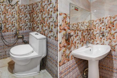 a bathroom with a toilet and a sink at Hotel O Tamando Jagannath Temple Hotel Blue Royal in Bhubaneshwar