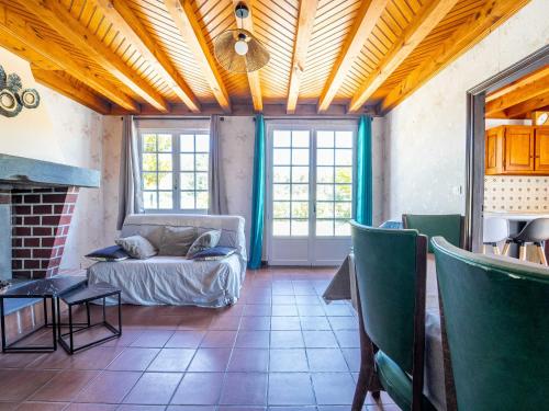 a living room with a couch and some windows at Maison 6 pers à Vielle-Saint-Girons - Jardin et parking - FR-1-50-186 in Vielle-Saint-Girons