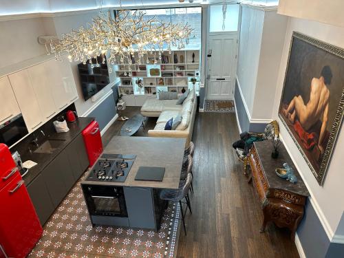 a living room with a couch and a table and a stove at Unique Luxury Home in the heart of London. Air conditioned with private garden in London