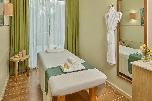 Postel nebo postele na pokoji v ubytování Chancellor Hotel Boracay