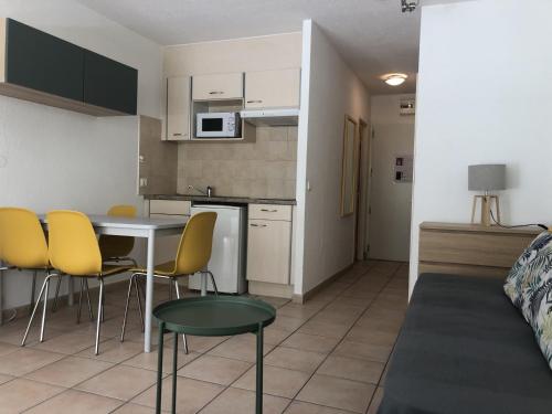 Studio climatisé, centre-ville, proche plage, WiFi