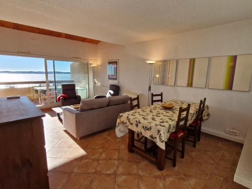 Appartement 2 pièces avec climatisation, terrasse, piscine et parking, près de la mer à Ste Maxime