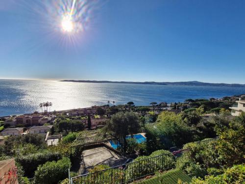 Appartement 2 pièces avec climatisation, terrasse, piscine et parking, près de la mer à Ste Maxime