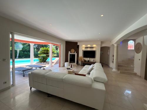 Superbe villa avec piscine privée à Fréjus