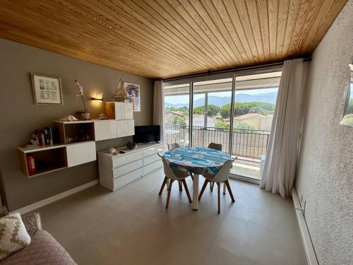 Appartement T2 climatisé avec loggia et parking près de la plage - FR-1-388-244