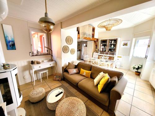 Maison de pêcheur moderne avec terrasse, proche mer et commerce - Barbecue - WIFI Gratuit - FR-1-92-950