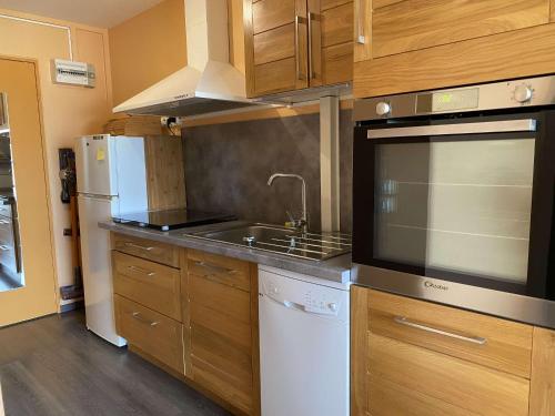 a kitchen with a sink and a microwave at Studio rénové avec loggia et parking privatif - FR-1-553-306 in Balaruc-les-Bains