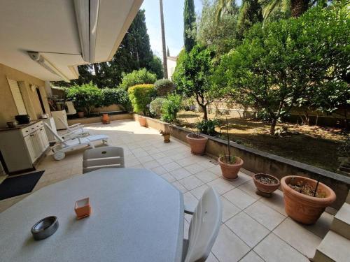 Charmant T2 avec grande terrasse en centre-ville - FR-1-100-362