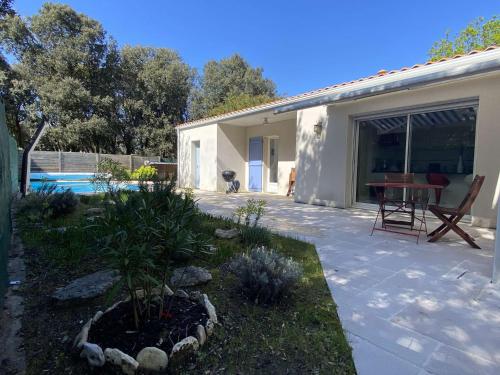 Maison avec Piscine Privée, Jardin et Parking - Saint-Pierre d'Oléron - FR-1-246A-365