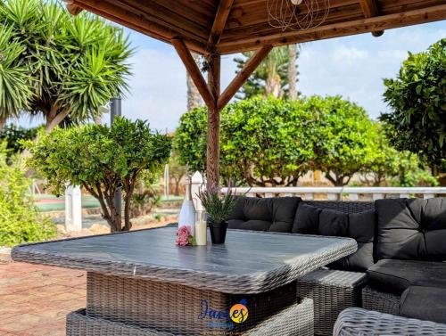 Χώρος καθιστικού στο Fantastic Countryside Villa with Private pool and More CT22