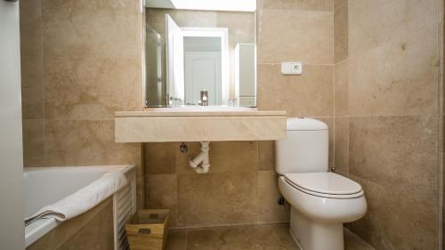 Duquesa Suites 303