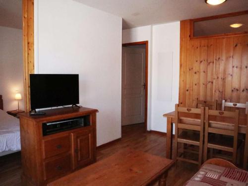 Appartement skis aux pieds, piscine & sauna, 6 pers - FR-1-322-678