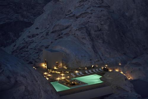Pemandangan gunung umum atau pemandangan gunung yang diambil dari resort