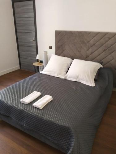 En eller flere senge i et værelse på La maison du pianiste