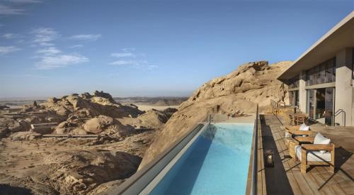 Kolam renang di atau dekat dengan Desert Rock Resort