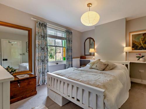 Katil atau katil-katil dalam bilik di 2 Bed in East Hoathly 95692