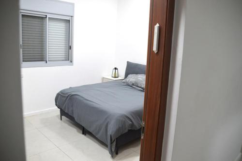 Ein Bett oder Betten in einem Zimmer der Unterkunft מתחם צימרים כוכב בצמרת