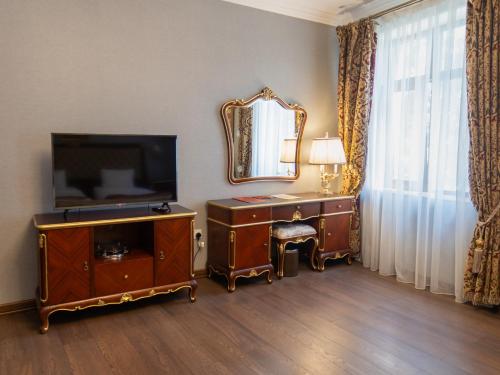 Shah Palace Luxury Museum Hotelにあるテレビまたはエンターテインメントセンター