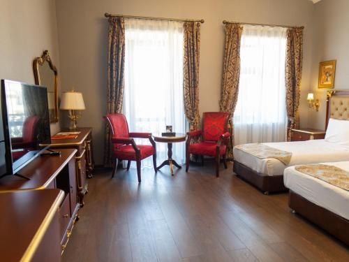 Shah Palace Luxury Museum Hotelにあるテレビまたはエンターテインメントセンター