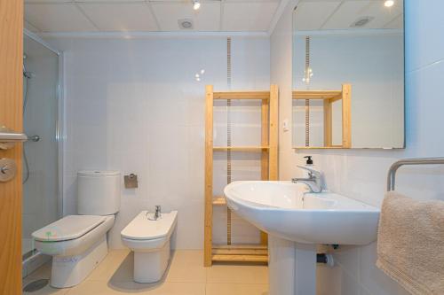a bathroom with a toilet and a sink at Beachside Attico 3 bed 2 bath in El Campello